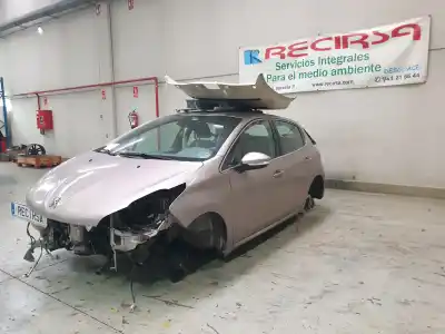 Veículo de Sucata peugeot 208 allure do ano 2013 alimentado 9hp