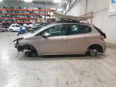 Veículo de Sucata peugeot 208 allure do ano 2013 alimentado 9hp