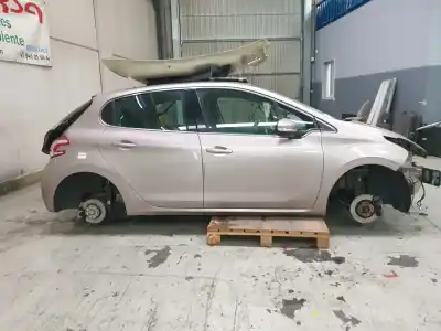 Veículo de Sucata peugeot 208 allure do ano 2013 alimentado 9hp