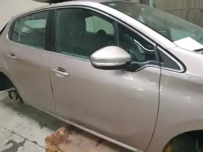 Veículo de Sucata peugeot 208 allure do ano 2013 alimentado 9hp