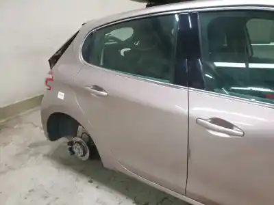 Veículo de Sucata peugeot 208 allure do ano 2013 alimentado 9hp