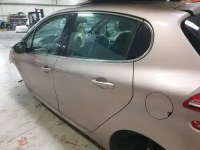 Veículo de Sucata peugeot 208 allure do ano 2013 alimentado 9hp