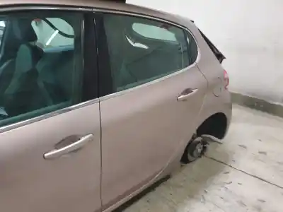 Veículo de Sucata peugeot 208 allure do ano 2013 alimentado 9hp