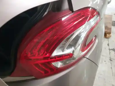 Veículo de Sucata peugeot 208 allure do ano 2013 alimentado 9hp