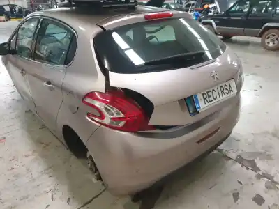 Veículo de Sucata peugeot 208 allure do ano 2013 alimentado 9hp