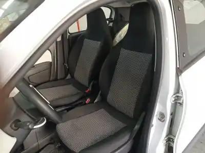 Здавання транспортного засобу renault twingo iii zen року 2016 потужний h4d400