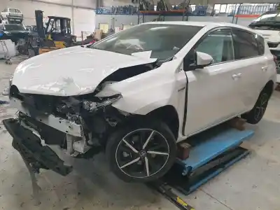 Veículo de Sucata toyota auris (_e18_) 1.8 hybrid (zwe186_) do ano 2018 alimentado 2zr