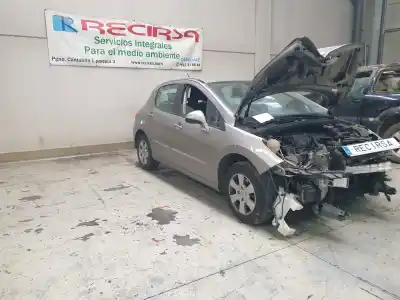 Sloopvoertuig peugeot 308 access van het jaar 2013 aangedreven 8f01