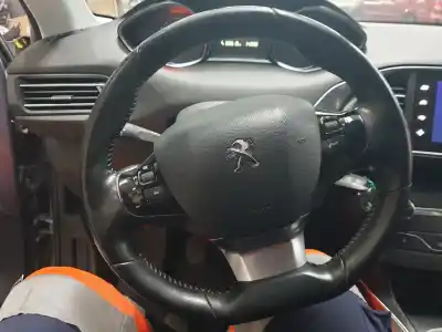 Veículo de Sucata peugeot 308 active do ano 2016 alimentado hnz