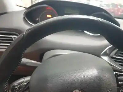 Veículo de Sucata peugeot 308 active do ano 2016 alimentado hnz