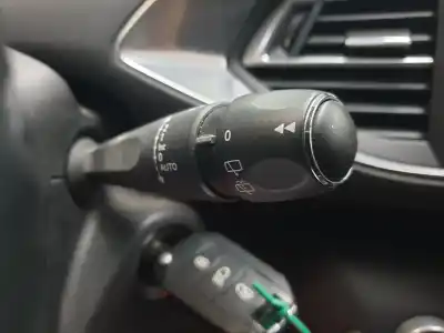 Veículo de Sucata peugeot 308 active do ano 2016 alimentado hnz