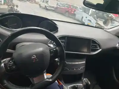 Veículo de Sucata peugeot 308 active do ano 2016 alimentado hnz