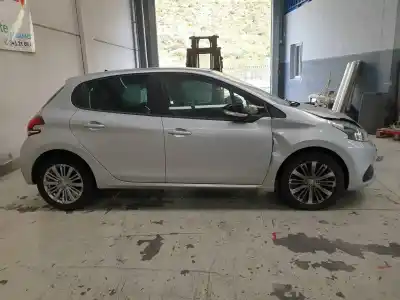 Veículo de Sucata peugeot 208 active do ano 2017 alimentado hmz