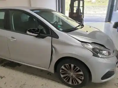 Veículo de Sucata peugeot 208 active do ano 2017 alimentado hmz