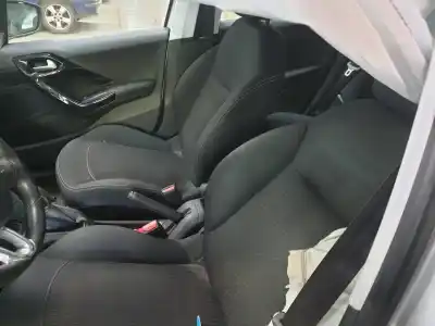 Veículo de Sucata peugeot 208 active do ano 2017 alimentado hmz