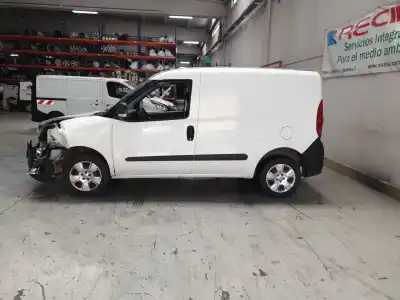 Veículo de Sucata opel combo d expression l1h1 do ano 2015 alimentado 