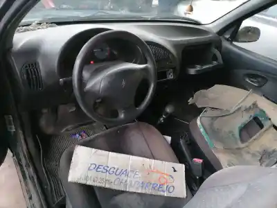 Veículo de Sucata citroen saxo 1.5 d furio do ano 2000 alimentado vjz