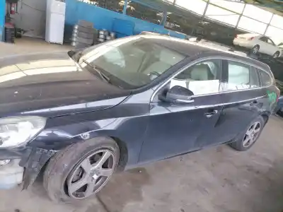 Veículo de Sucata volvo v60 kombi kinetic do ano 2011 alimentado d5204t2