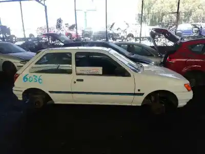 Véhicule à la ferraille FORD FIESTA BERLINA (DX) Ghia de l'année 1992 alimenté GU
