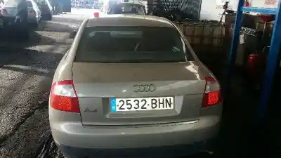 Veículo de Sucata AUDI A4 BERLINA (8E) 2.0 do ano 2001 alimentado ALT