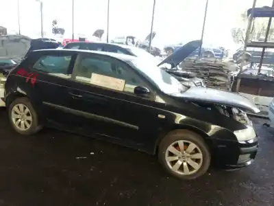 Veículo de Sucata fiat stilo (192) 1.4 16v feel do ano 2006 alimentado 843a1000