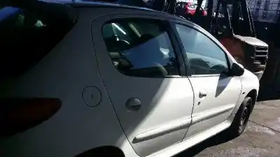 Sloopvoertuig peugeot 206 berlina xr van het jaar 1999 aangedreven kfx
