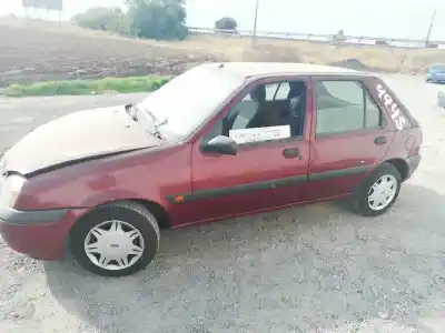 Véhicule à la ferraille FORD FIESTA BERLINA (DX) Ambiente de l'année 2000 alimenté J4L