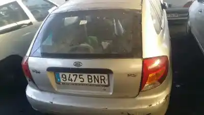 Veículo de Sucata kia rio ipanema berlina do ano 2001 alimentado sin ficha