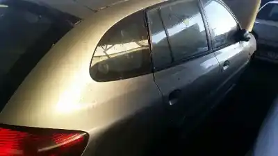 Veículo de Sucata kia rio ipanema berlina do ano 2001 alimentado sin ficha