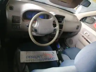 Veicolo di demolizione kia carens 1.8 16v ex monovolumen dell'anno 2001 alimentato tb