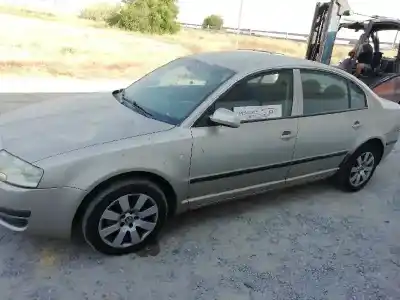 Veicolo di demolizione skoda superb (3u4) classic dell'anno 2003 alimentato awx