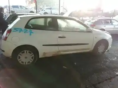 Veículo de Sucata fiat stilo (192) 1.2 16v do ano 2003 alimentado 188a5000