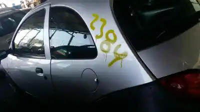 Véhicule à la ferraille ford ka (ccq) bitono de l'année 2003 alimenté a9b