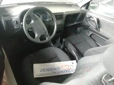 Veículo de Sucata volkswagen polo berlina (6n2) conceptline do ano 2000 alimentado apq