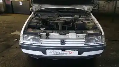 Veículo de Sucata peugeot 405 berlina embassy do ano 1995 alimentado lfz