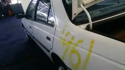 Veículo de Sucata peugeot 405 berlina embassy do ano 1995 alimentado lfz