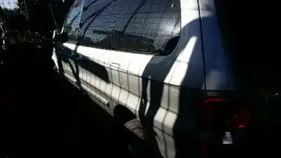 Sloopvoertuig kia carnival ii 2.9 crdi cat van het jaar 2005 aangedreven j3