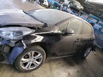 Veículo de Sucata peugeot 208 access do ano 2016 alimentado bh02