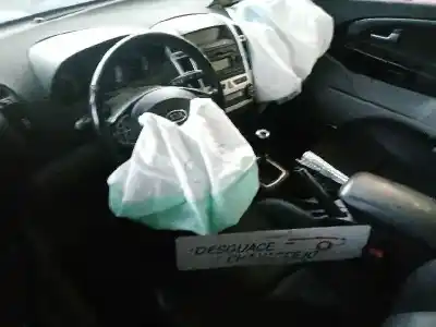 Veicolo di demolizione kia cee´d sporty wagon active dell'anno 2007 alimentato d4fb