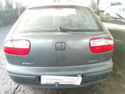 Здавання транспортного засобу seat leon (1m1) stella року 2001 потужний axp