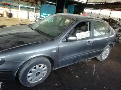 Здавання транспортного засобу seat leon (1m1) stella року 2001 потужний axp
