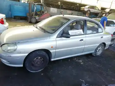 Veículo de Sucata kia rio ipanema berlina do ano 2001 alimentado a3a