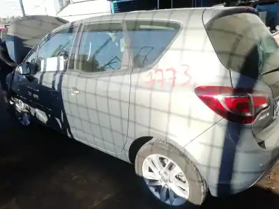 Véhicule à la ferraille opel meriva b selective de l'année 2012 alimenté b14nel/ luh