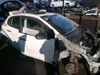 Veículo de Sucata peugeot 208 access do ano 2016 alimentado zm01