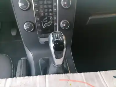 Veicolo di demolizione volvo v40 2.0 cat dell'anno 2019 alimentato b4204t17