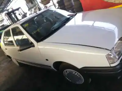 Véhicule à la ferraille renault   de l'année 1993 alimenté e7j