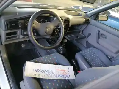 Véhicule à la ferraille renault   de l'année 1993 alimenté e7j