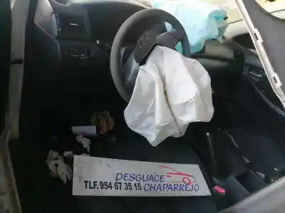 Veículo de Sucata toyota corolla (e12) 2.0 d-4d linea luna berlina do ano 2005 alimentado 1cdftv