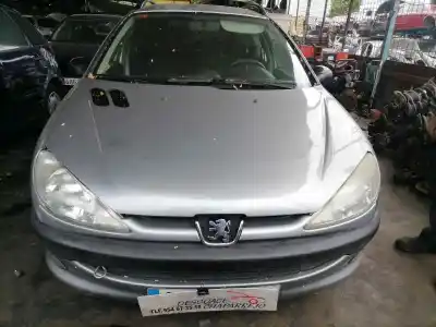 Véhicule à la ferraille PEUGEOT 206 SW 2.0 Quiksilver de l'année 2002 alimenté RHY