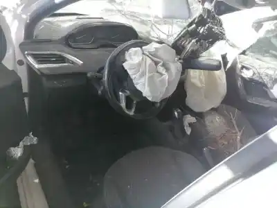 Veículo de Sucata peugeot 208 style do ano 2018 alimentado hm05